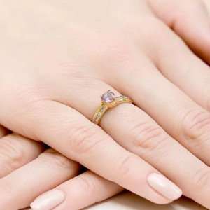 Pierścionek z Ametystem 0,50ct i Brylantami z białego złota próby 585. W-0106BA